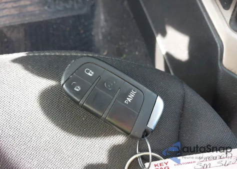 2017 Jeep Renegade Latitude 4X4 из США, поврежденный, VIN ZACCJBBB6HPE84704